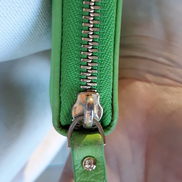 Large Kate Spade Green Zip Around Wallet. - Picture 4 of 8